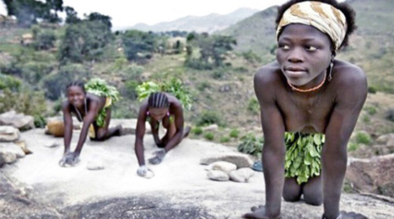 Meet the Women of the Koma Tribe, who do not wear any clothes. Women of the Koma Tribe